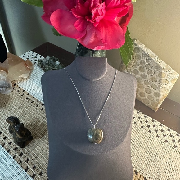 Green Coral Fossil Apple Shaped Pendant Necklace - Picture 15 of 15